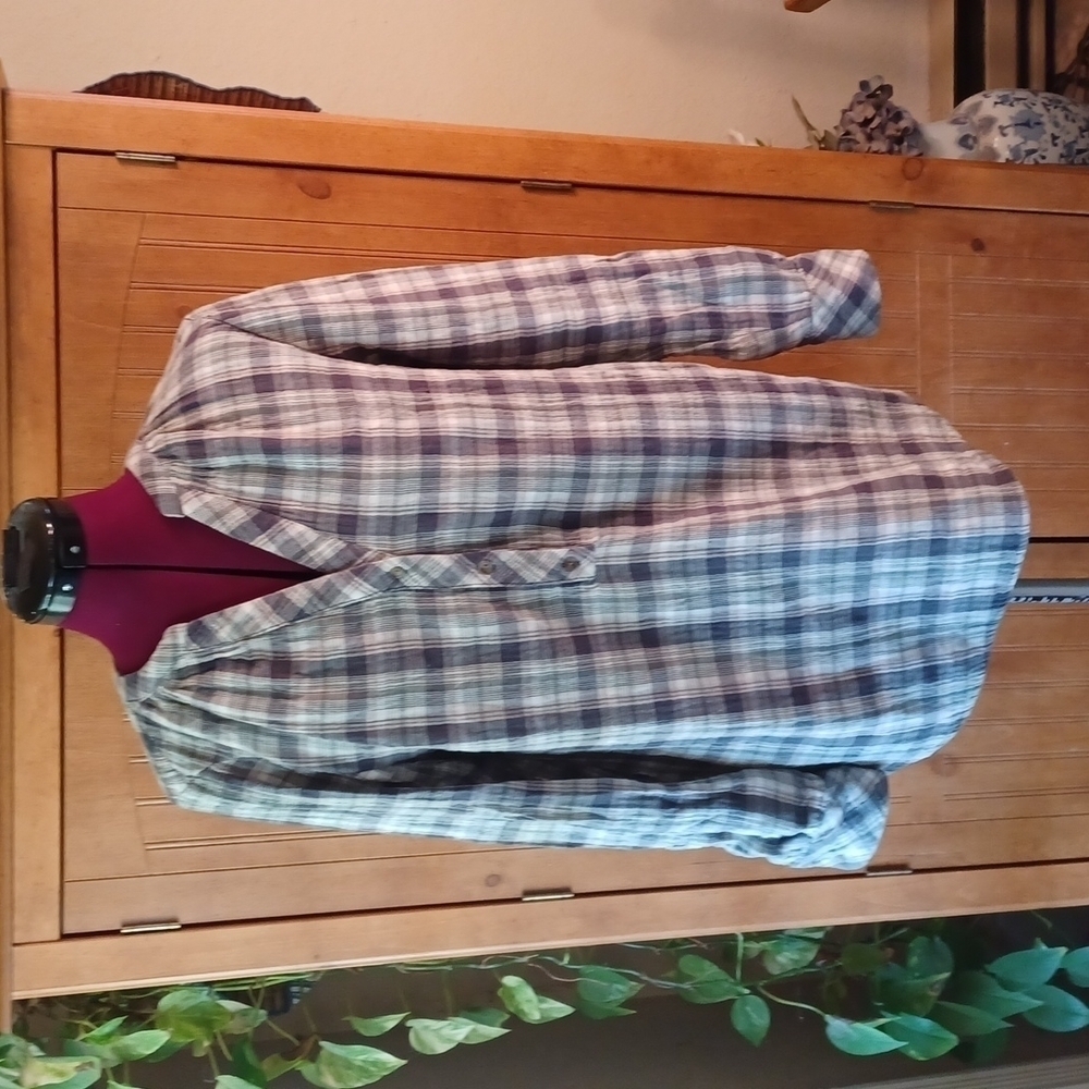 UNIVERSAL THREAD PLAID HILO TOP
